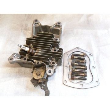 CULASSE  MOTEUR ROBIN EY 28...