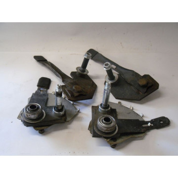 SUPPORTS DE ROUES AVANT ET...