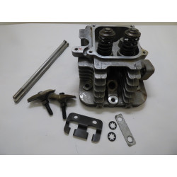 CULASSE + TIGES + SOUPAPES...