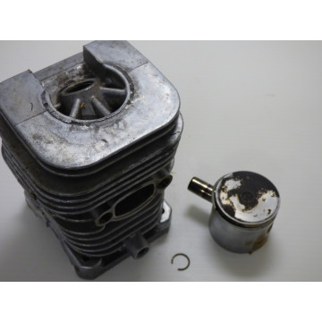 CYLINDRE-PISTON POULAN 2055...